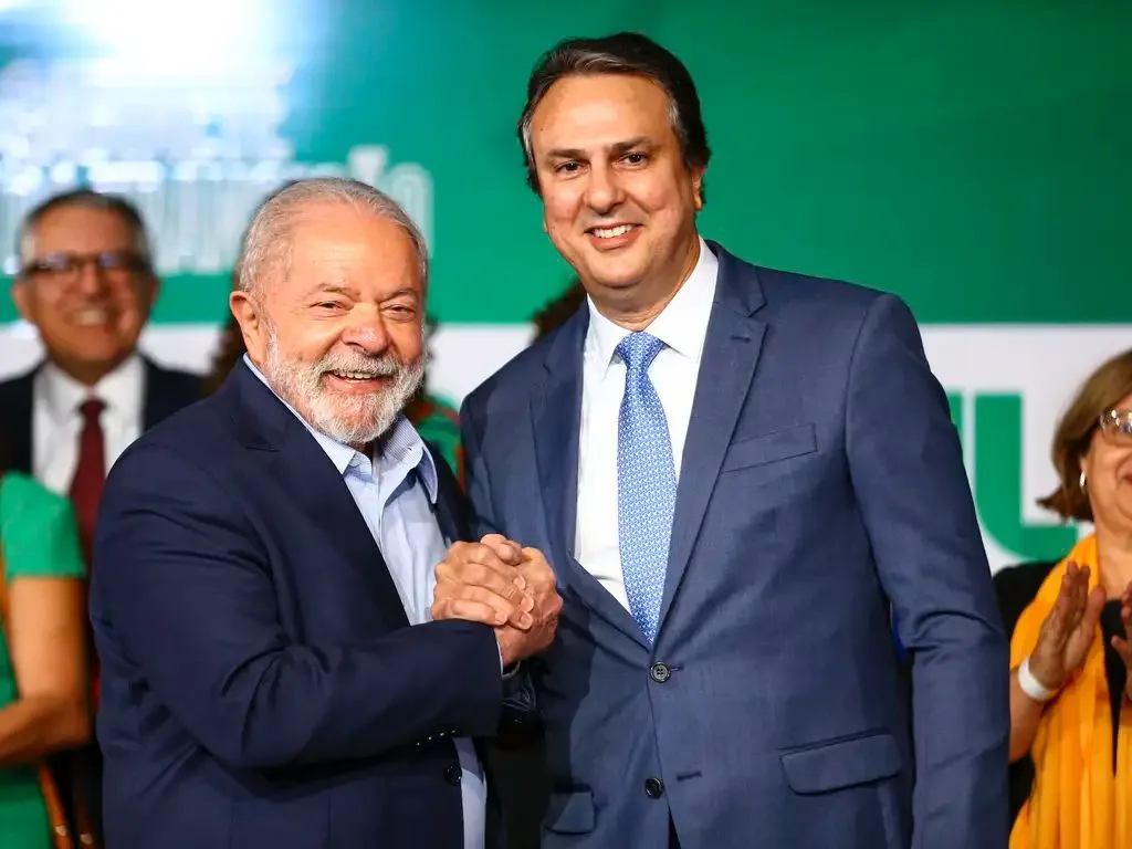 Camilo Santana representa Lula nas comemorações dos 50 anos da Independência de Moçambique