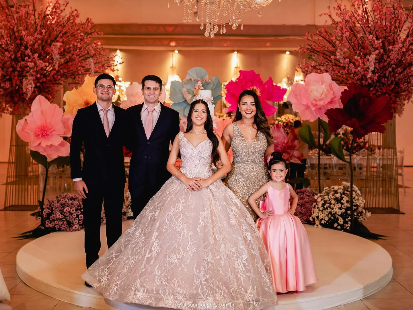 Encanto e sofisticação marcam os 15 anos de Ana Luiza Borges