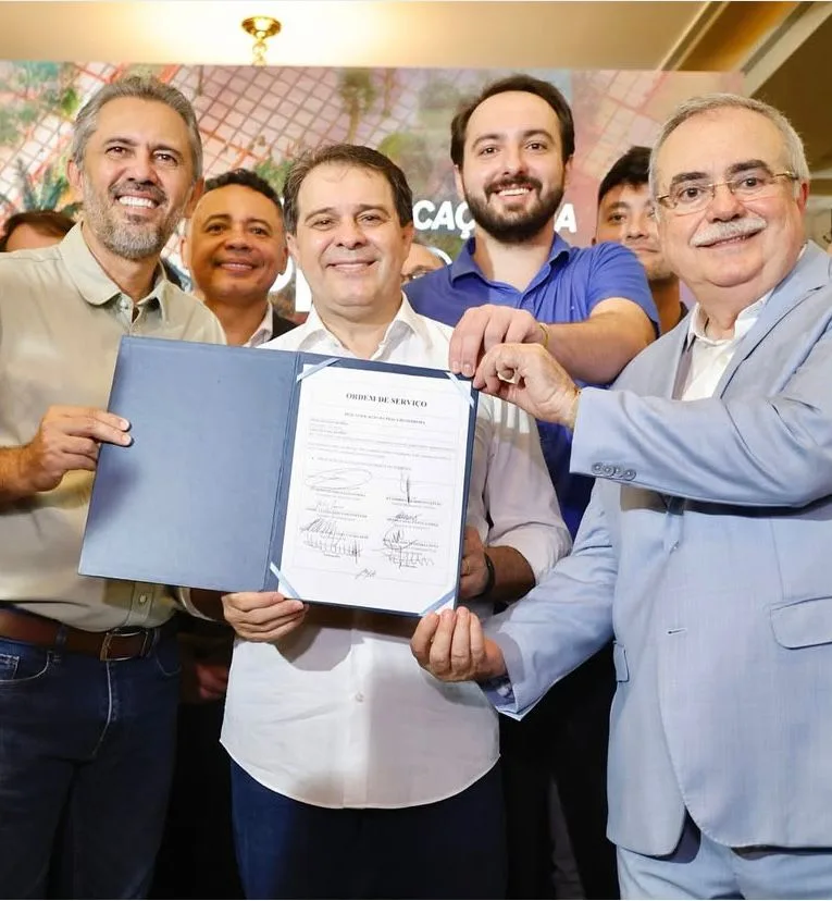 Elmano e Evandro assinam obra de revitalização da Praça do Ferreira