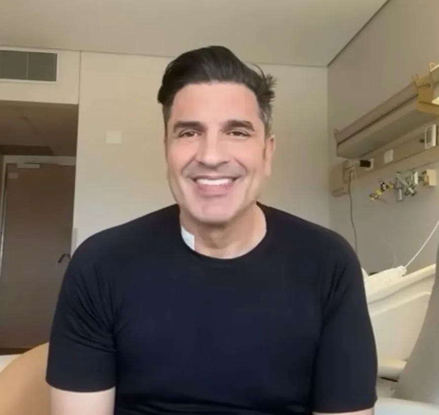 Edu Guedes recebe alta após cirurgia de emergência