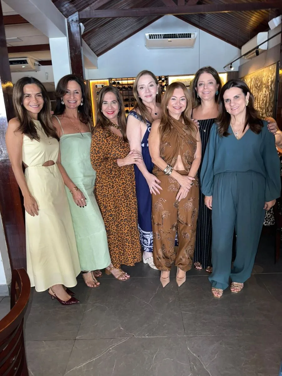 Ana Cristina Camelo recebe o carinho das amigas ao celebrar a nova primavera