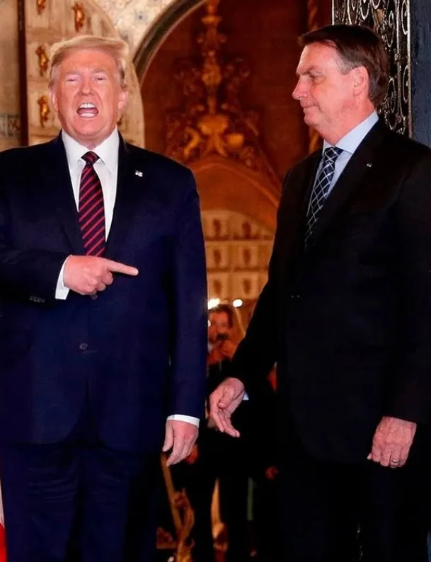 Prestes a taxar Brasil em 50%, Trump volta a elogiar Bolsonaro