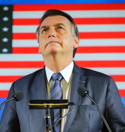 Bolsonaro defende taxação de Trump que pode prejudicar economia brasileira