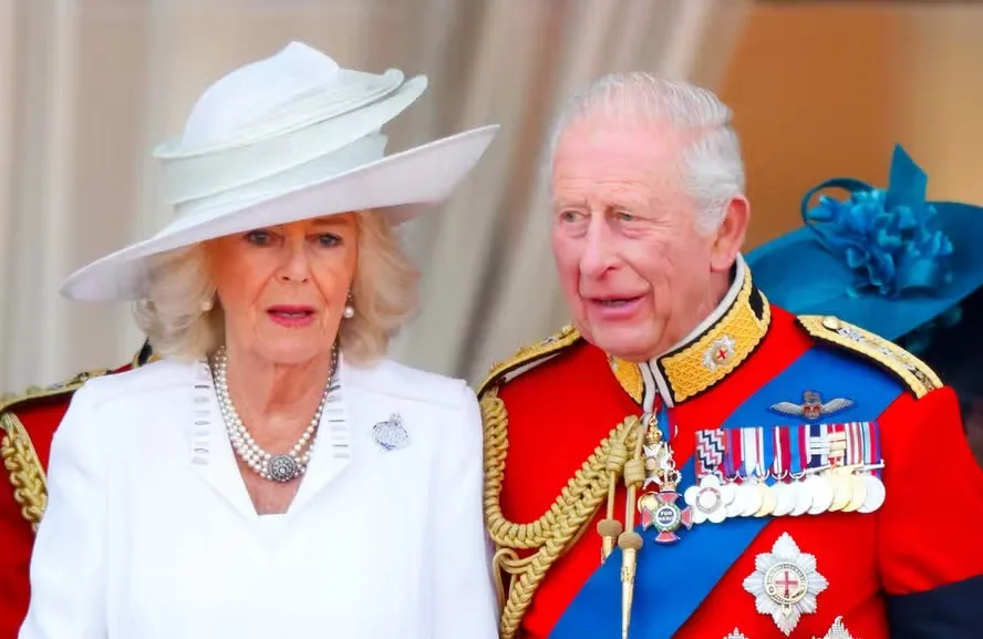 Leitura labial expõe momento constrangedor do Rei Charles III