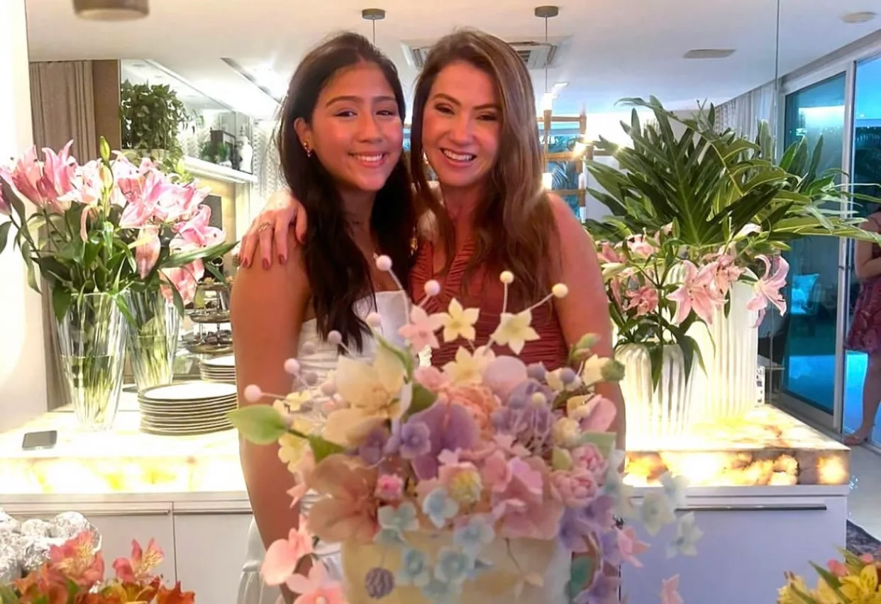 Marina Farias celebra 15 anos com brunch encantador ao lado das amigas
