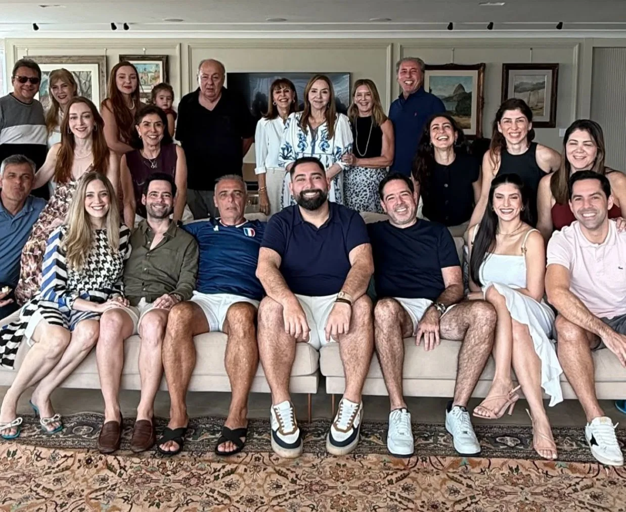 Luiz Victor Torres brinda a nova idade em lunch com família e amigos