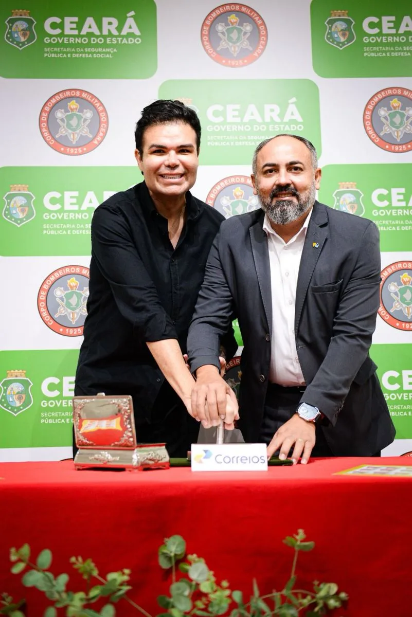 Correios lançam selo e carimbo em homenagem aos 100 anos do Corpo de Bombeiros do Ceará