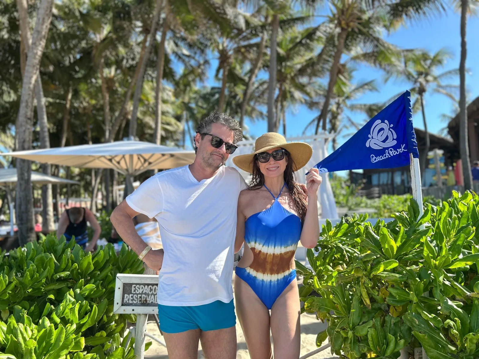 Letícia Spiller e Marcelo Serrado aproveitam fim de semana de diversão e descanso no Beach Park
