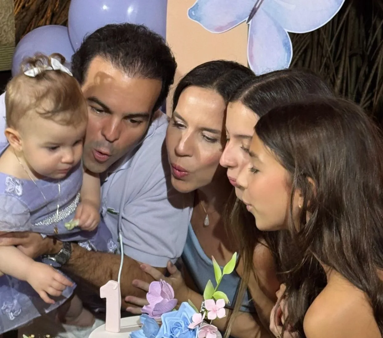 Isabela Rolim e Drauzio Barros Leal assopram a primeira velinha da Celina