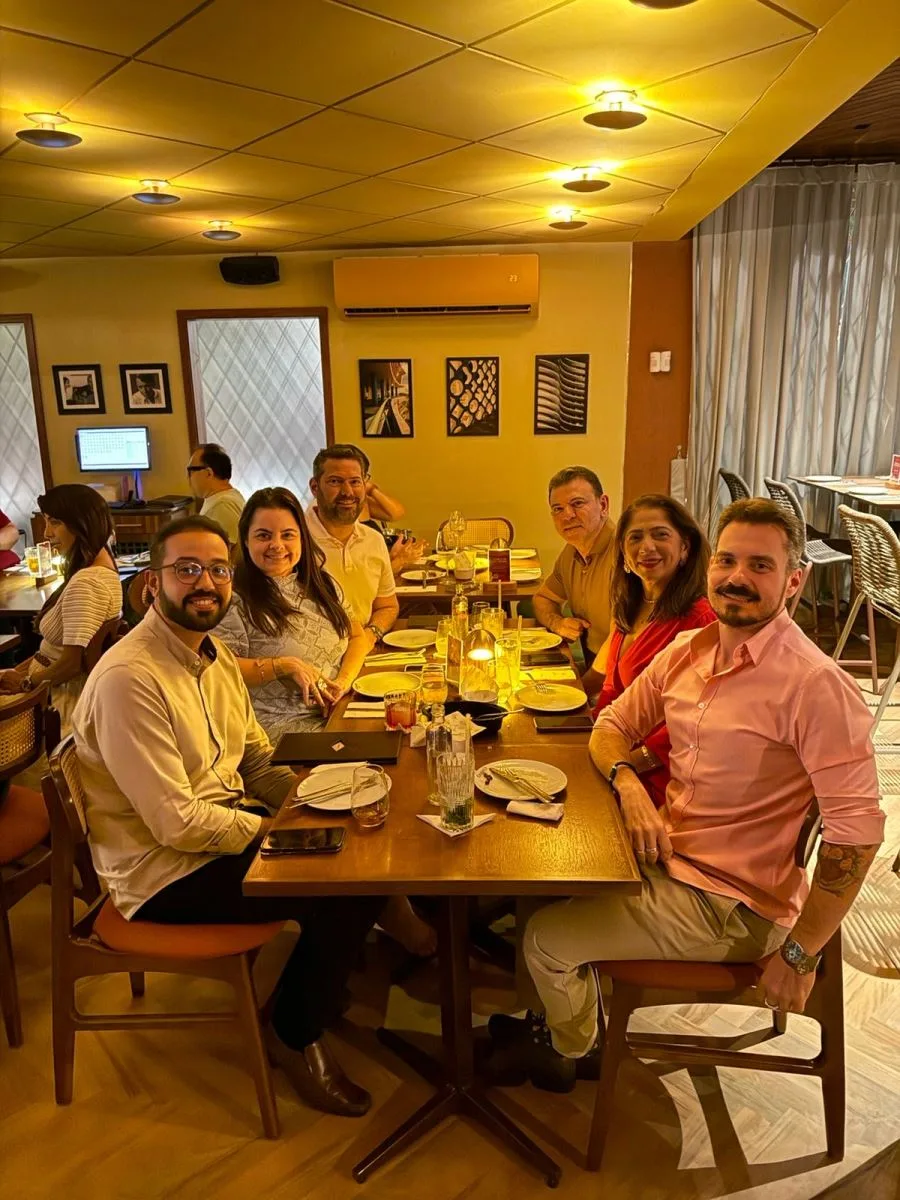 Miguel Dias Filho reúne grupo de amigos no Cenário Casa de Música, novo empreendimento do Grupo Host