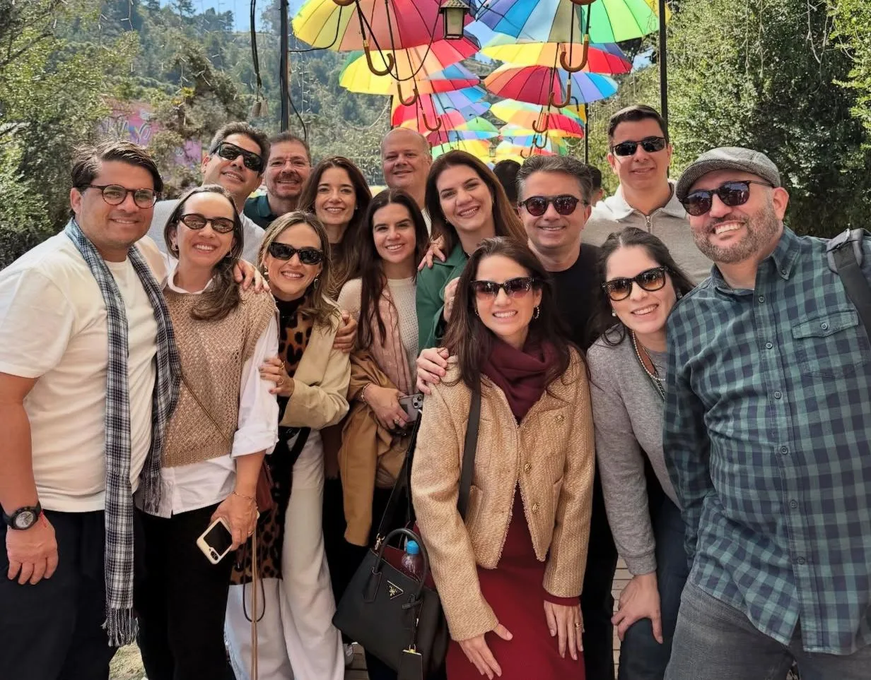 Giselle e Pedro Ivo Frota pegam a rota de Campos do Jordão com amigos