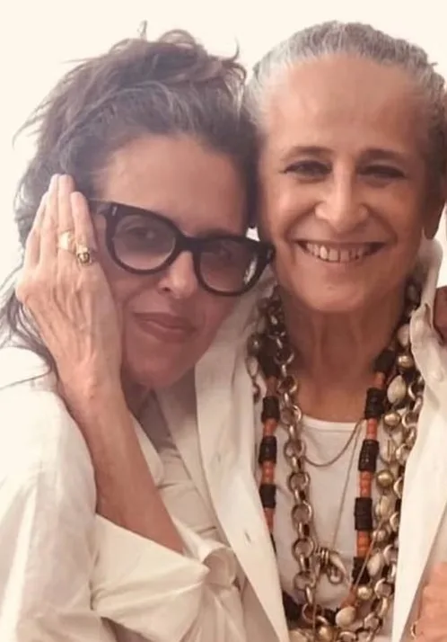 Chega ao fim casamento da cantora Maria Bethânia com famosa estilista
