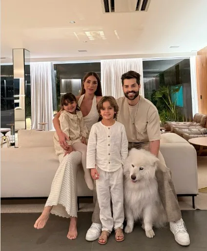 Após problema de saúde, Alok celebra 34 anos com bolinho simples em casa ao lado da família