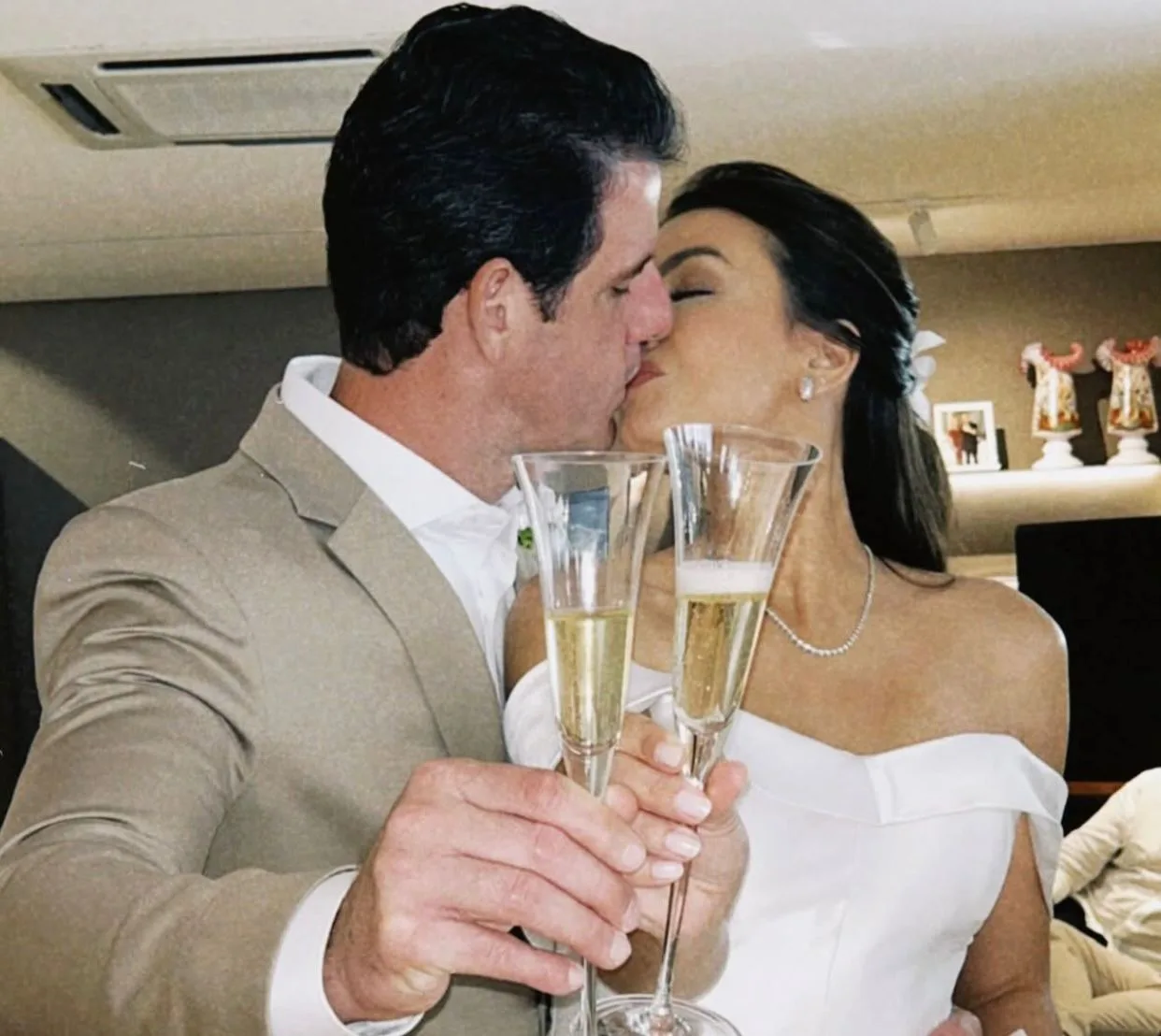 Georgia Busgaib e Eduardo Carneiro oficializam união em casamento civil