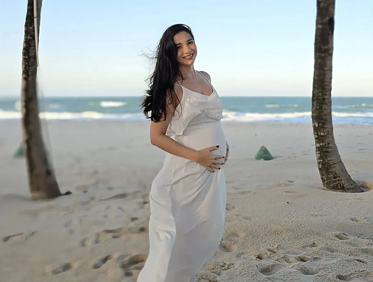 Jamila Araújo celebra o terceiro anúncio da cegonha