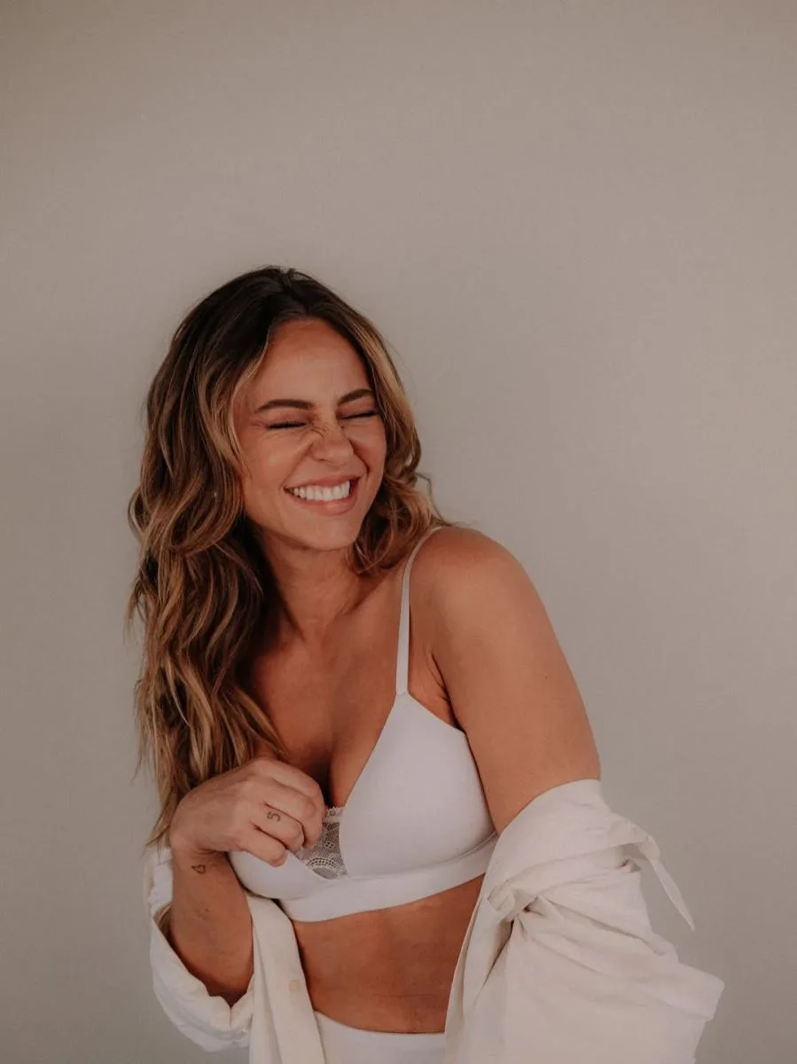 Paolla Oliveira encanta seguidores com ensaio de lingerie e recebe chuva de elogios