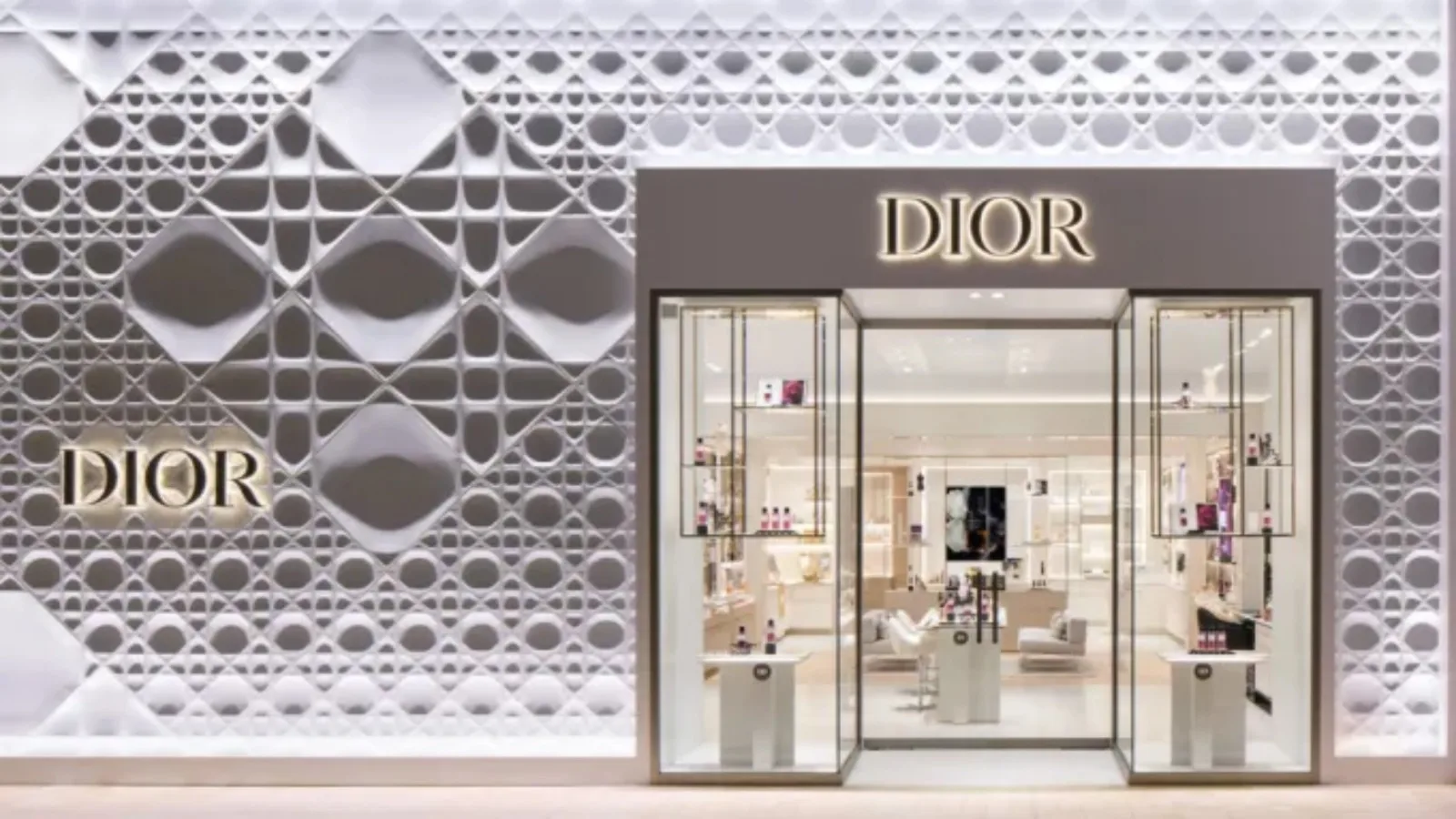 Christian Dior Parfums inaugura flagship em famoso centro de compras em Toronto