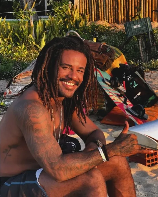 Atleta de kitesurf morre afogado durante competição no Ceará