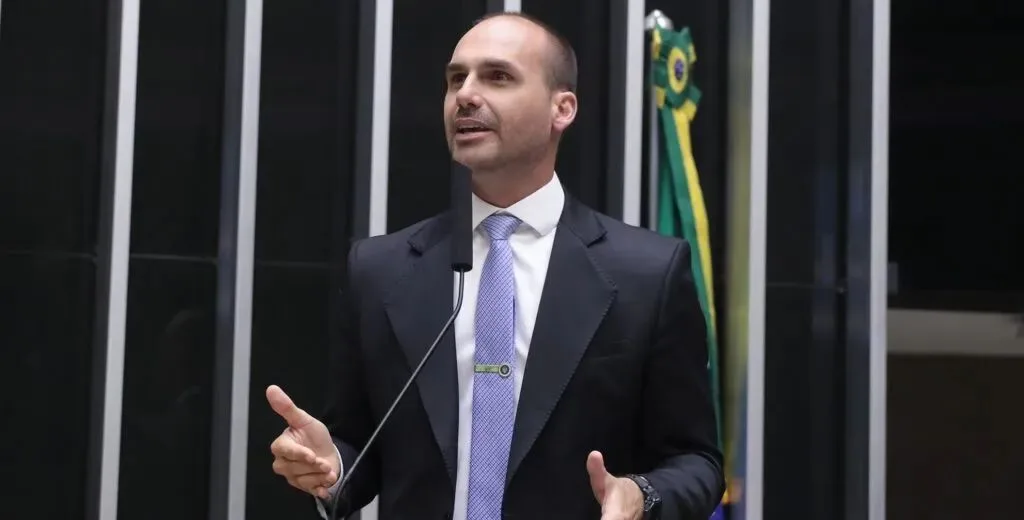 Hugo Motta rejeita Eduardo Bolsonaro para liderança da minoria e deputado poderá ser cassado
