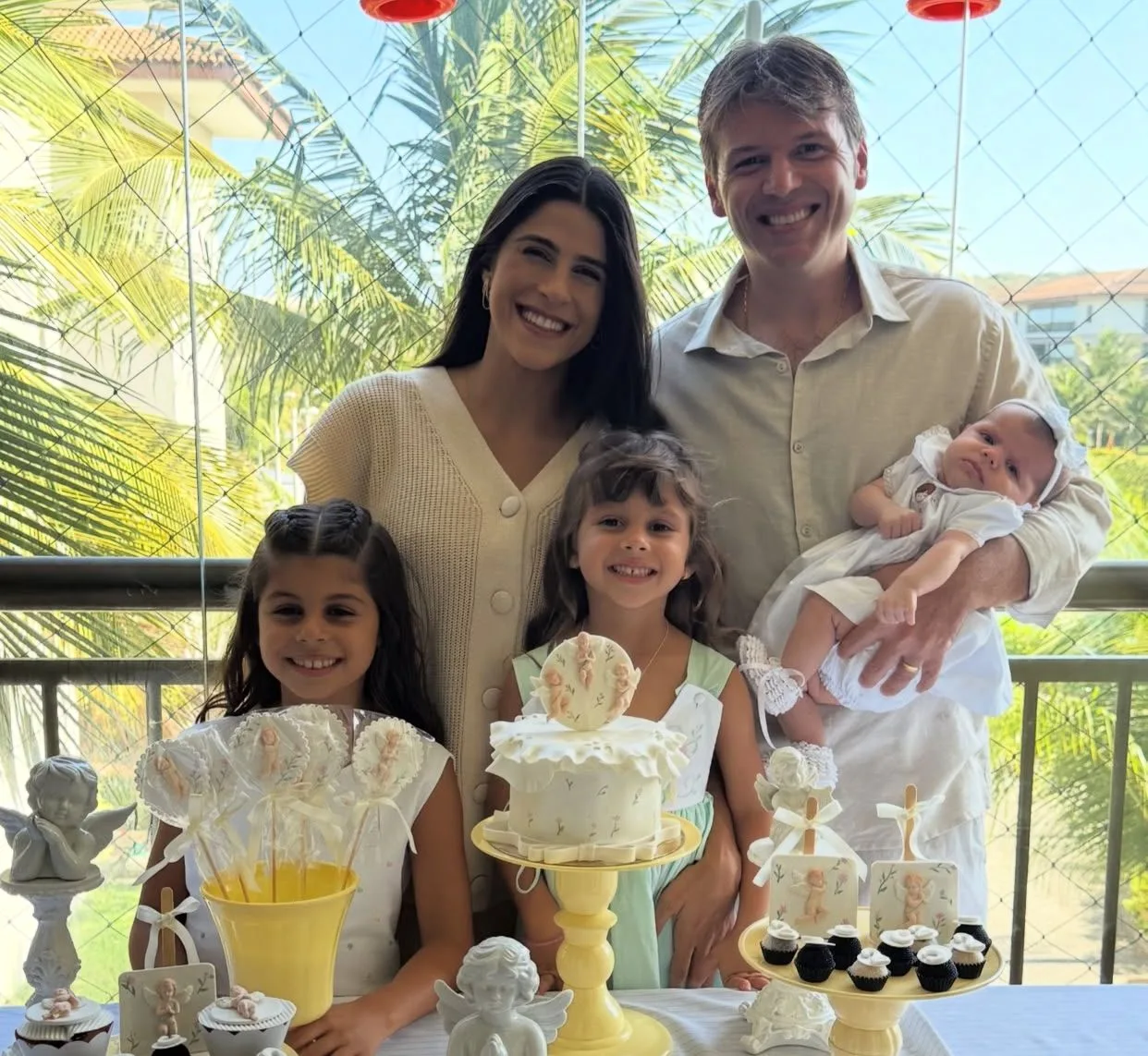 Clarissa Aguiar e Paulo Porto celebram os dois meses da filha Catarina