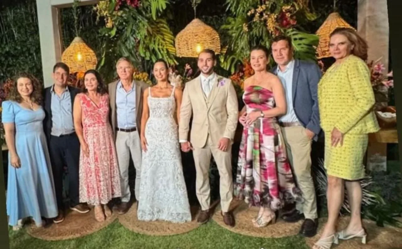 Médicos Gustavo Martins e Larissa Pinheiro dizem o "sim" ao amor eterno