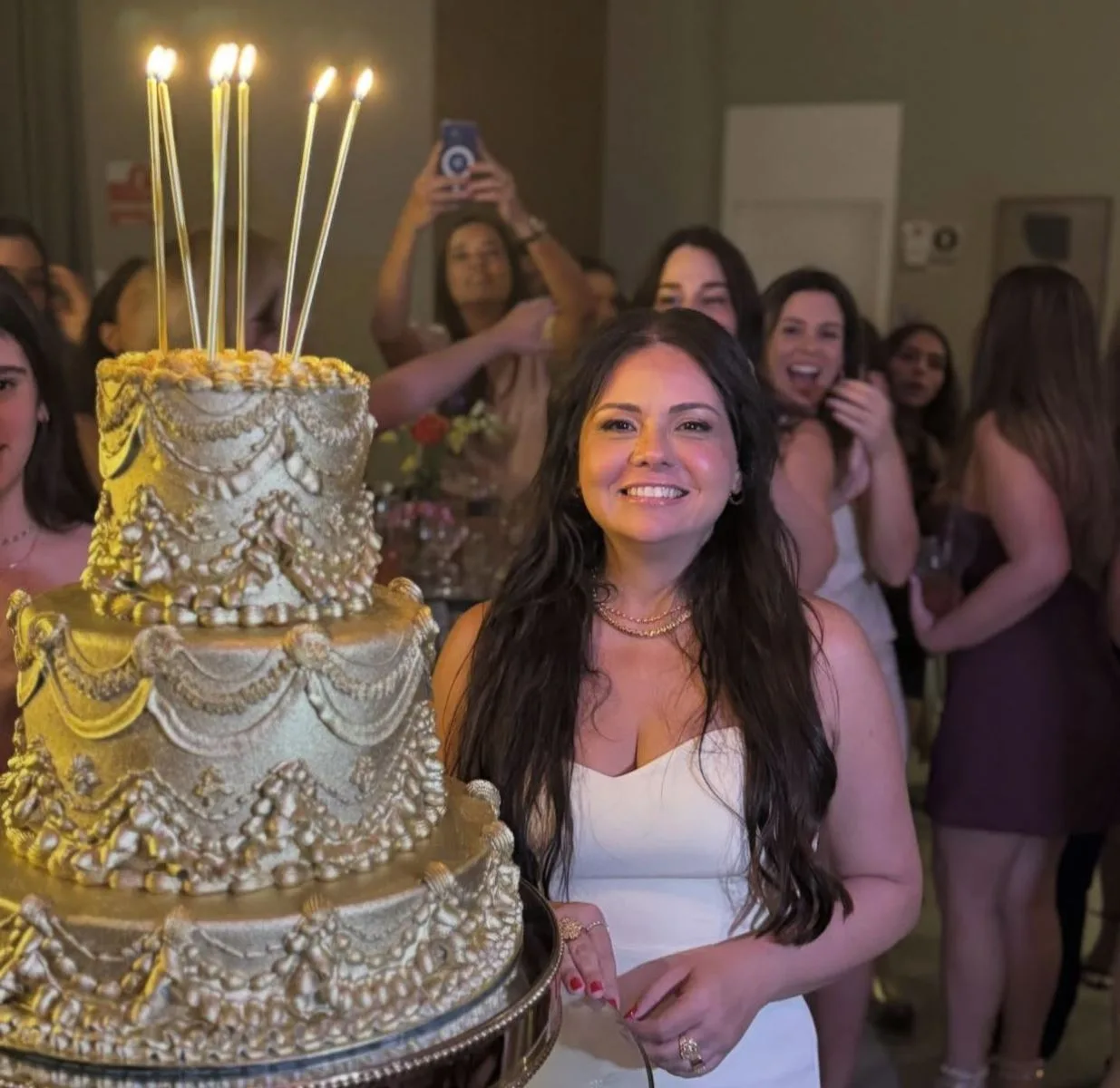 Karine Aquino brinda a nova idade em animada party