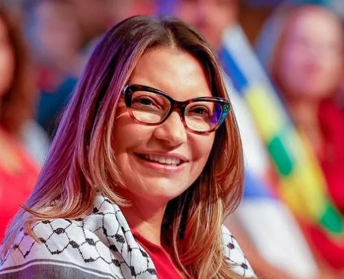Janja representa o Brasil em importante evento em Paris