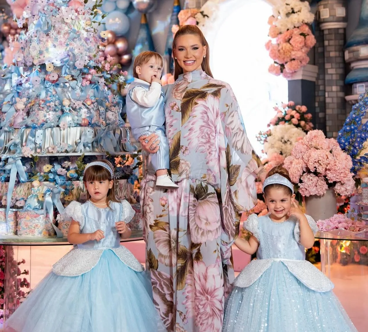 Maria Flor, filha de Virgínia e Zé Felipe, ganha festa luxuosa com tema Cinderela