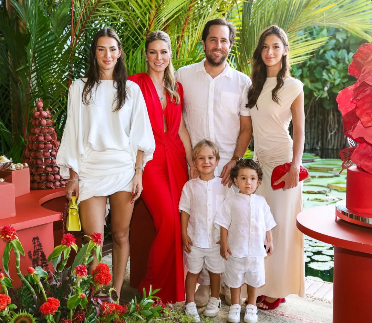 Bruna Waleska celebra b-day em grande estilo