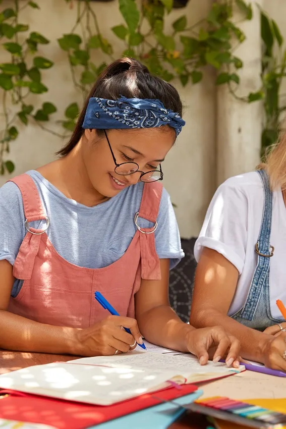 Aprendizado e construção da identidade: uma educação revolucionária