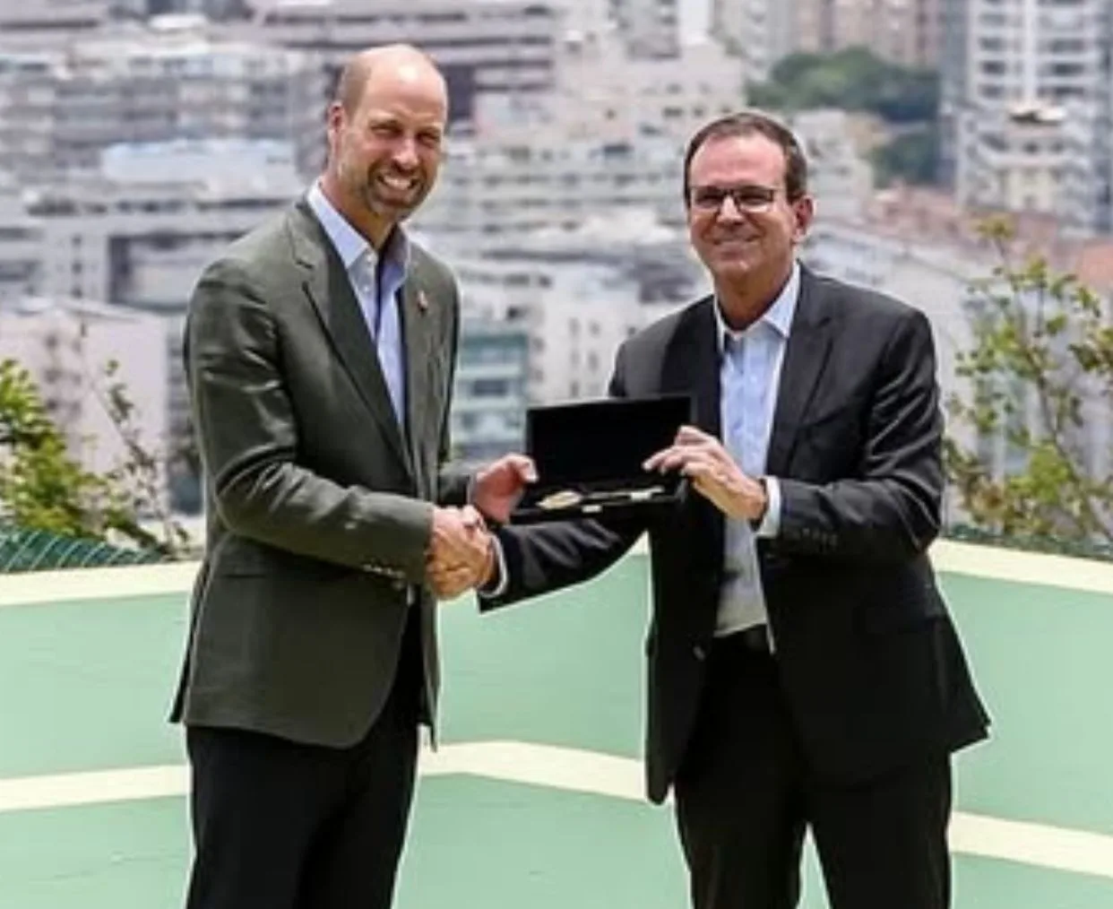 Príncipe William recebe as chaves do Rio de Janeiro no Pão de Açúcar