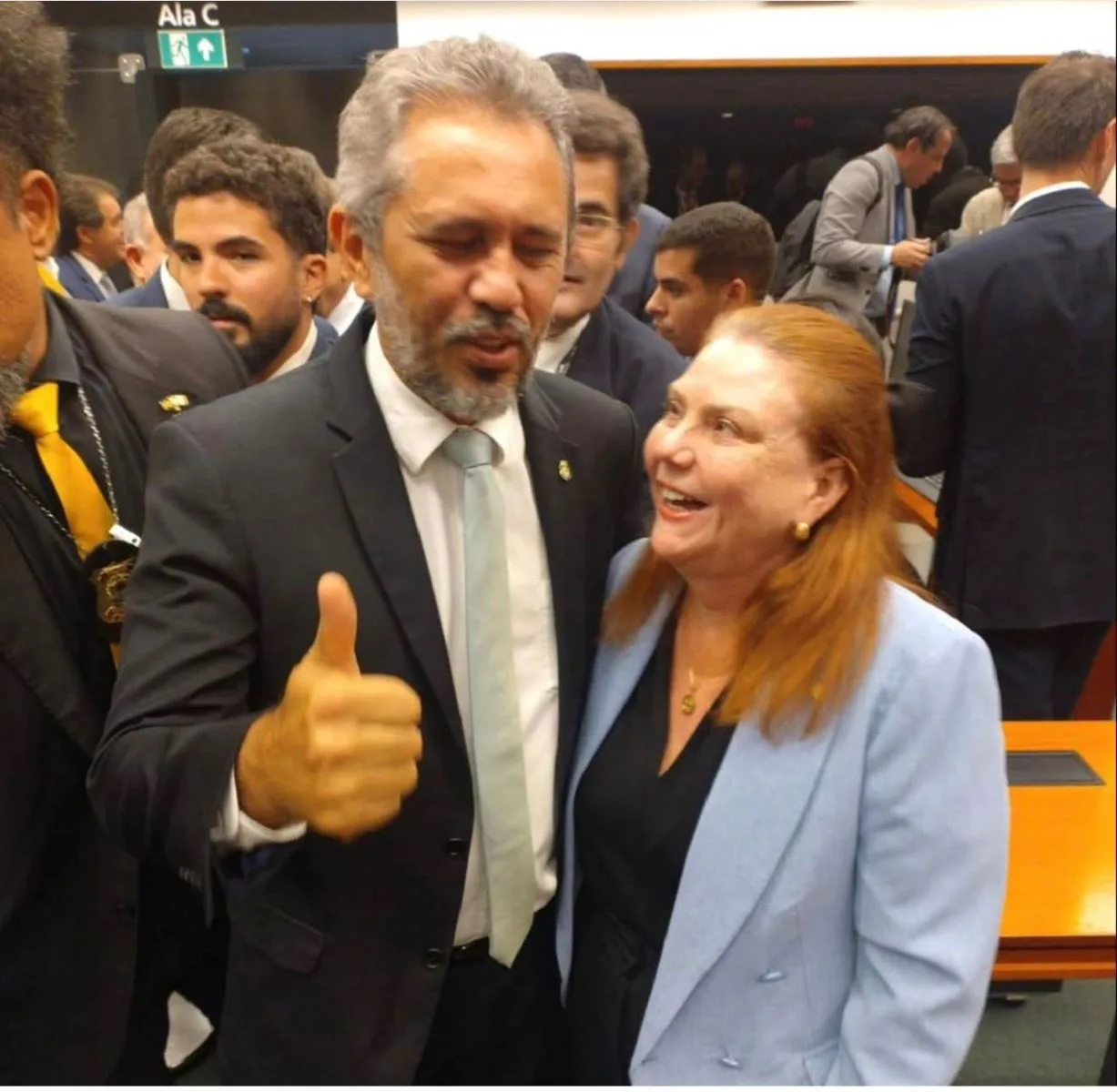 Fernanda Pessoa rebate Capitão Wagner e marca posição ao lado de Elmano