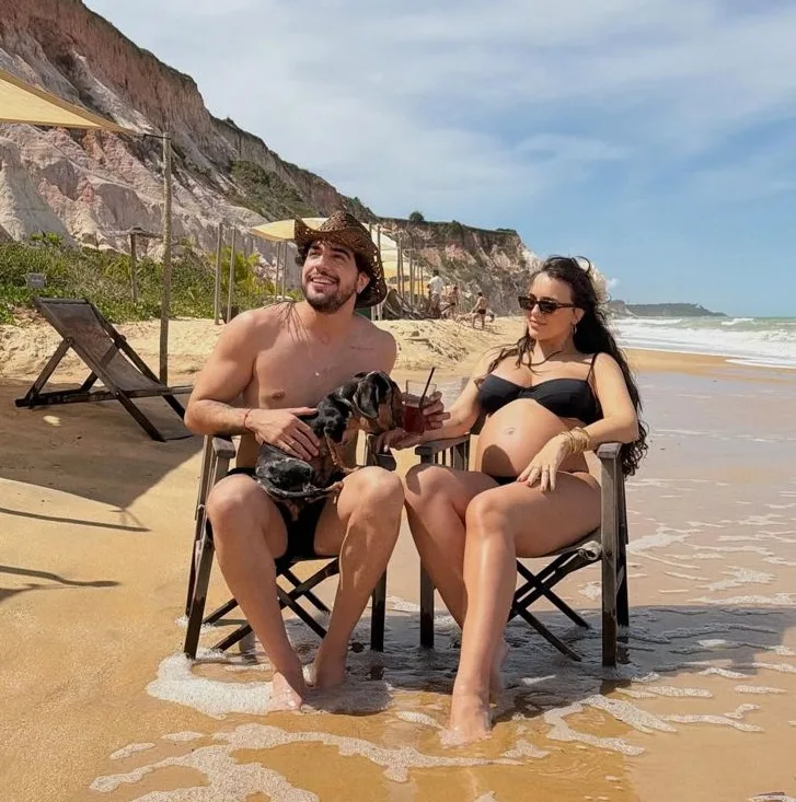 Rafa Kalimann e Nattanzinho curtem dias de descanso em Trancoso à espera da primeira filha
