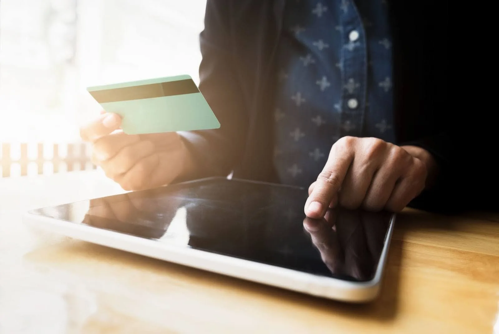 Conta nos EUA ou conta digital? Entenda por que o ITIN faz toda a diferença