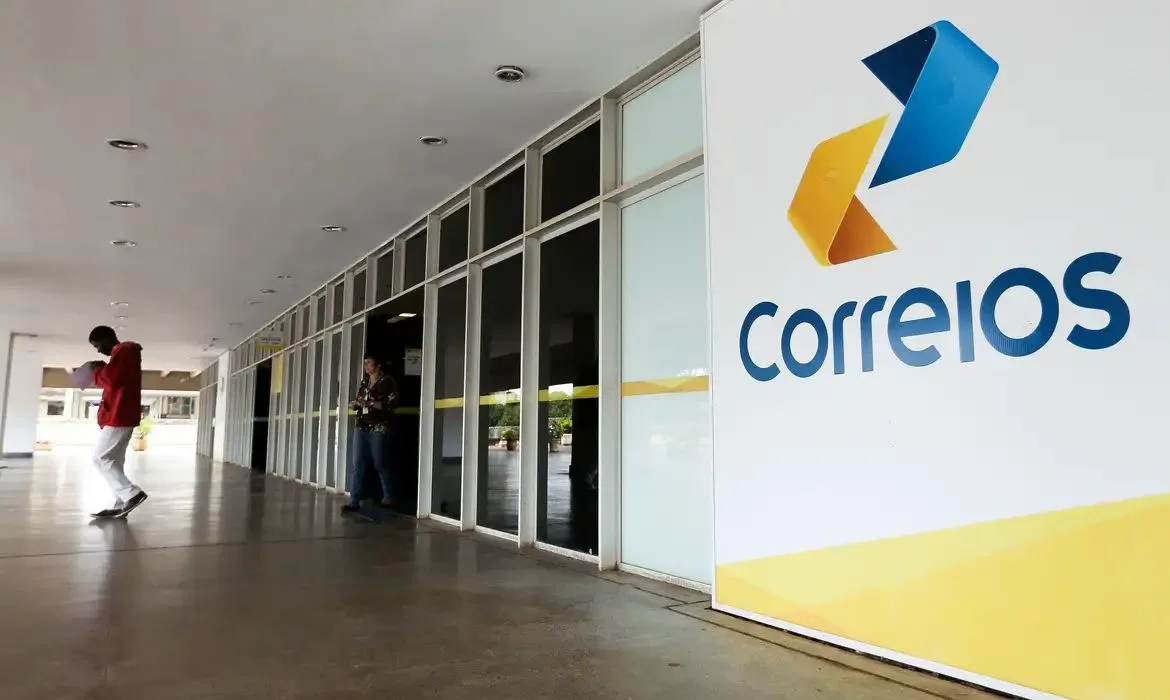 Correios precisam de R$ 10 bilhões e planejam a demissão de 10 mil