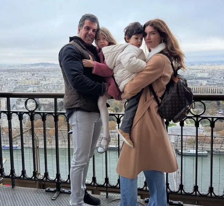 Lou Montenegro e Álvaro Garnero apreciam Paris com os herdeiros
