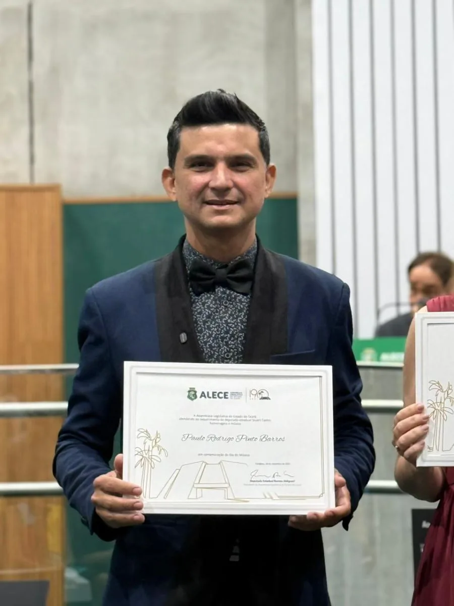 Paulo Rodrigo é homenageado na Alece em solenidade alusiva ao Dia do Músico