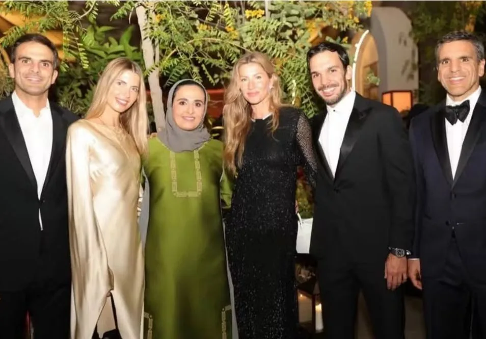 Gisele Bündchen surge em raro registro com o namorado, Joaquim Valente