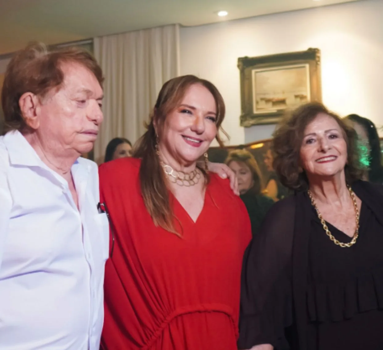 Luiziane Cavalcante celebra aniversário em clima de alegria e alto-astral