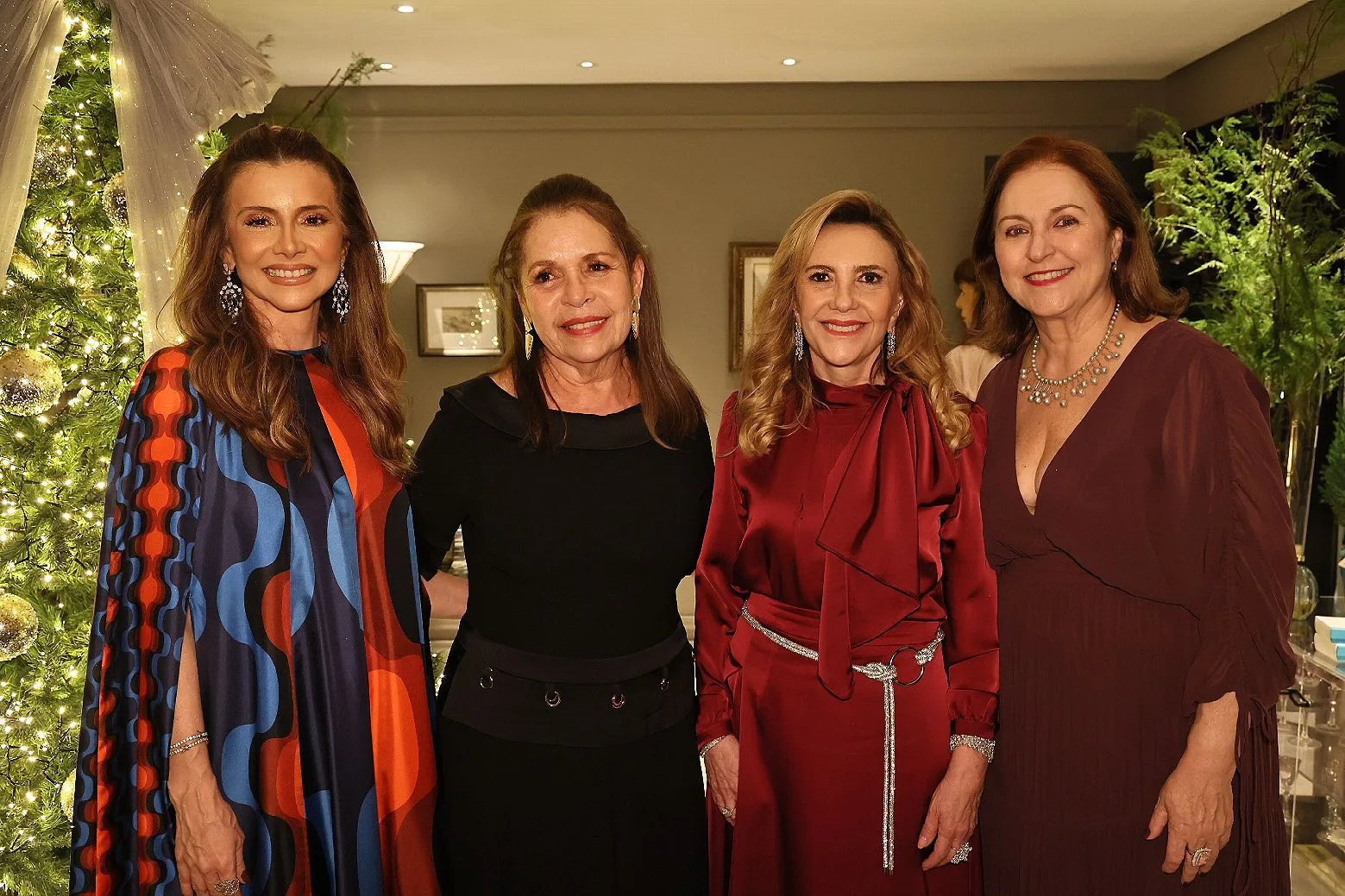 Elegância, arte e solidariedade marcam encontro anfitrionado por Emília Buarque e Graça Dias Branco