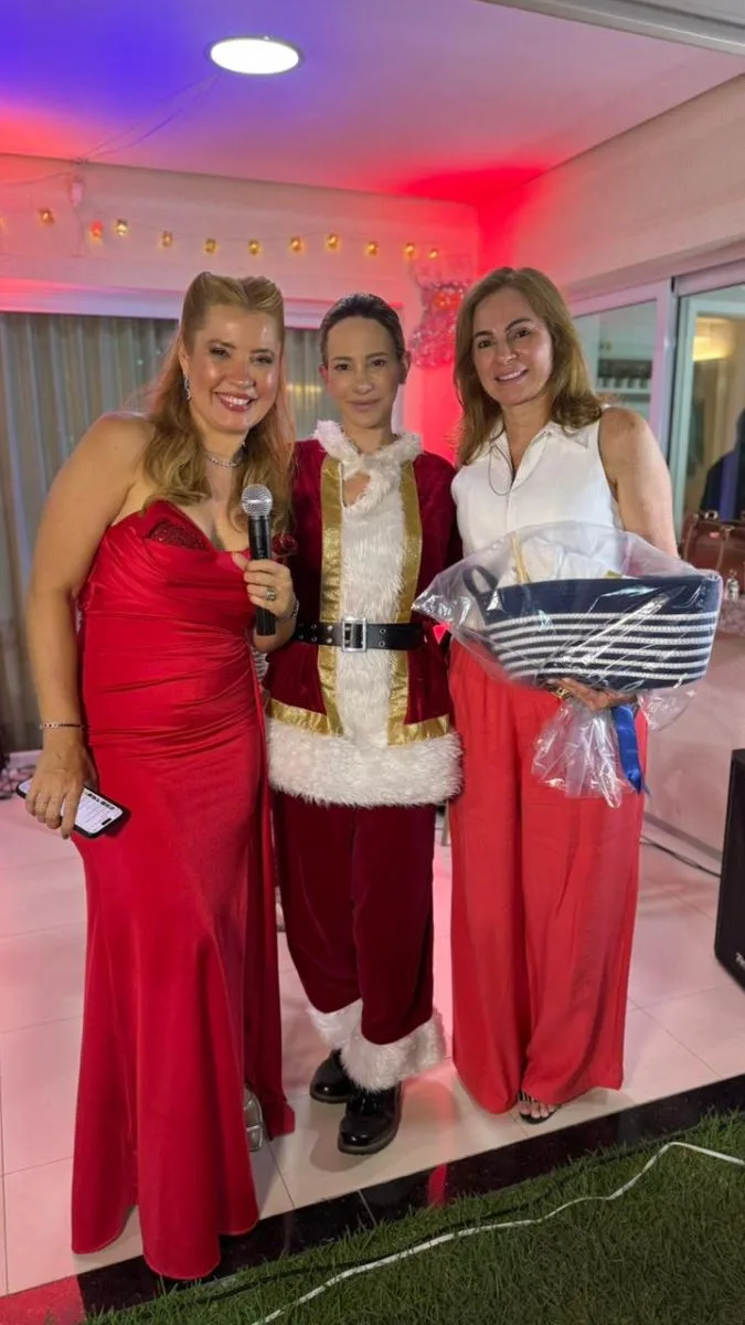 Natália Varela reúne as amigas em confraternização com Gaída Dias de Mamãe Noel