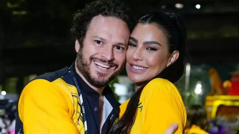 Cíntia Chagas anuncia fim do namoro com Fred Costa