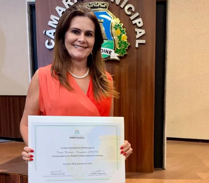 Ivana Bezerra é agraciada pela Câmara Municipal de Fortaleza