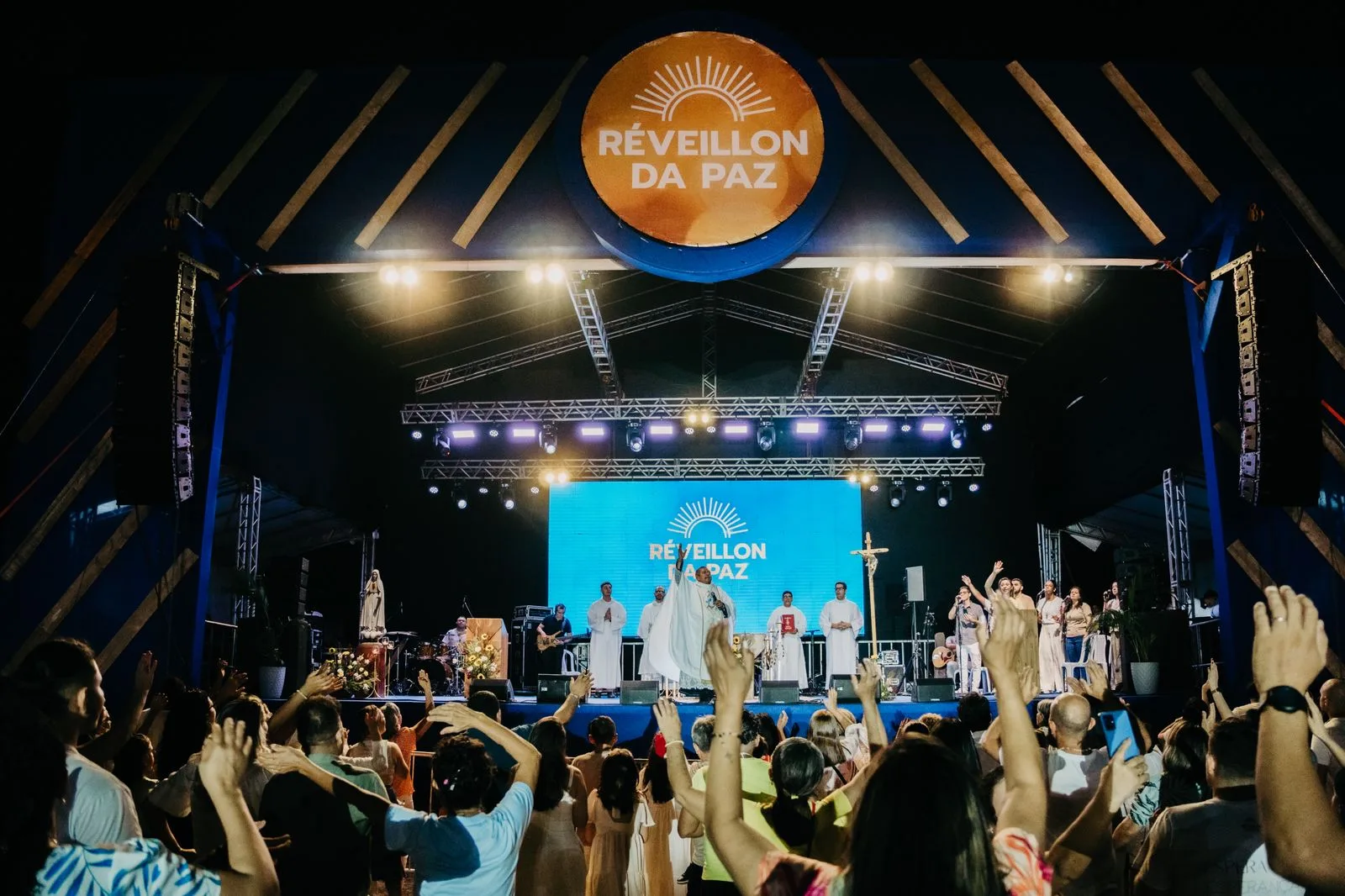Com Adriana Arydes, Réveillon da Paz 2026 reúne fé, música e adoração no CEU, em Fortaleza