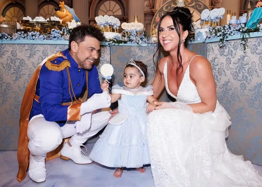 Zezé Di Camargo se veste de príncipe para festa de 1 ano da filha Clara
