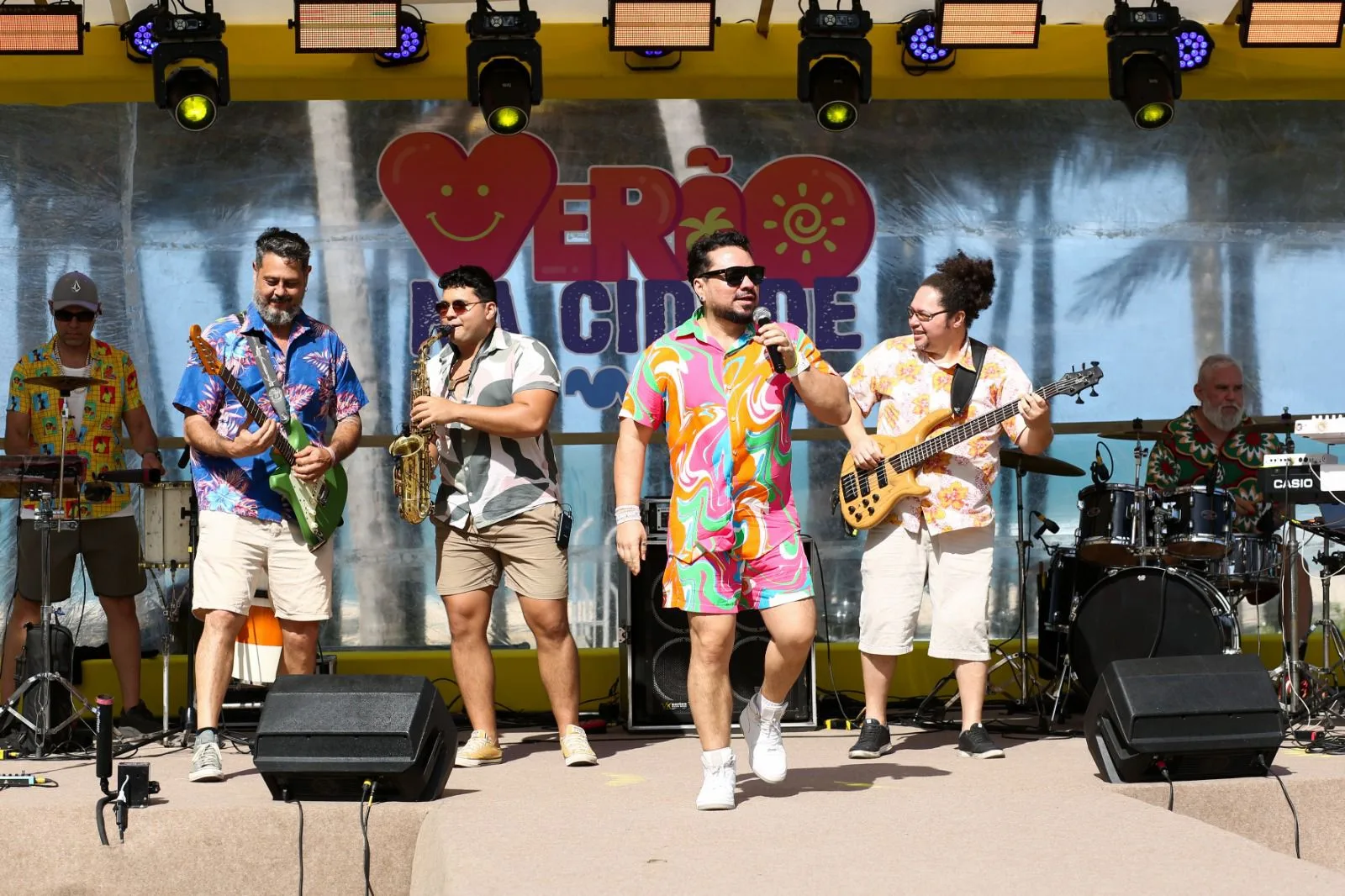Verão na Cidade recebe a brasilidade musical do grupo Os Transacionais