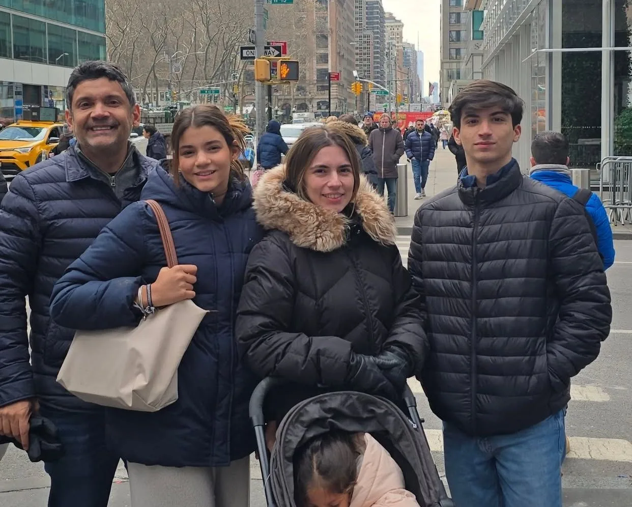 Juliana e Bruno Queiroz seguem em temporada por Nova York com a família