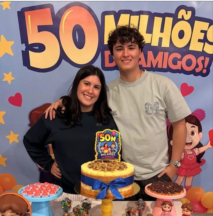 Maria Clara e JP celebram a marca de 50 milhões de inscritos