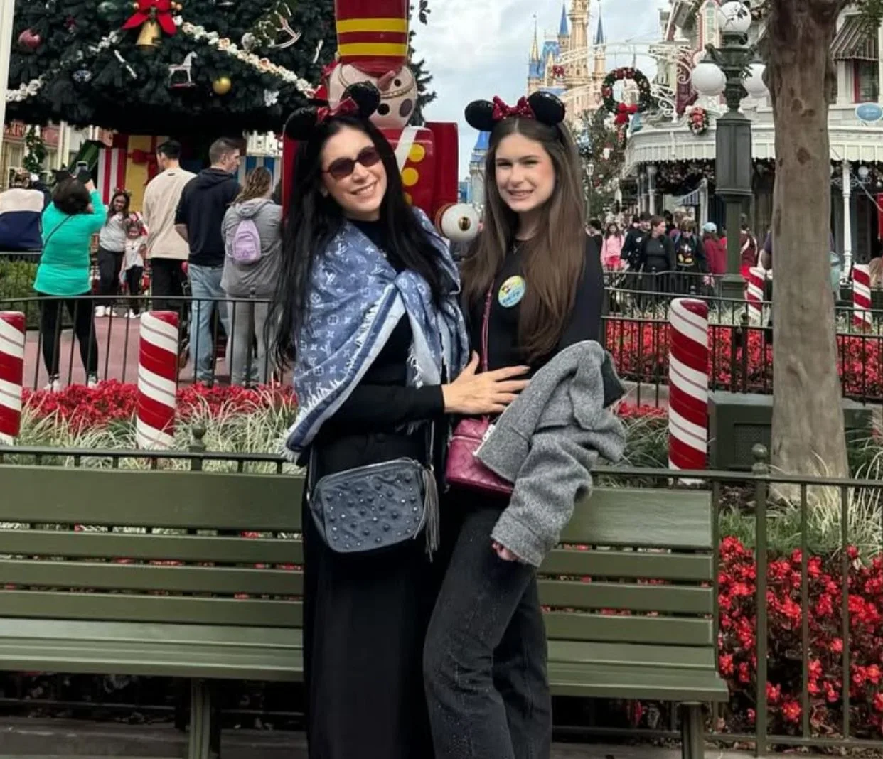 Fernanda Sousa escolheu a Disney para comemorar os 15 anos da filha Maria Paula