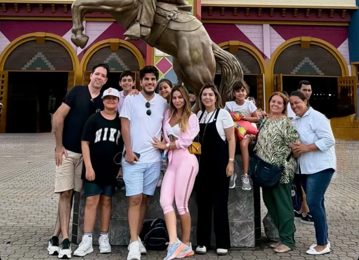 Jamile Lima curte dia de muita diversão no Beto Carrero
